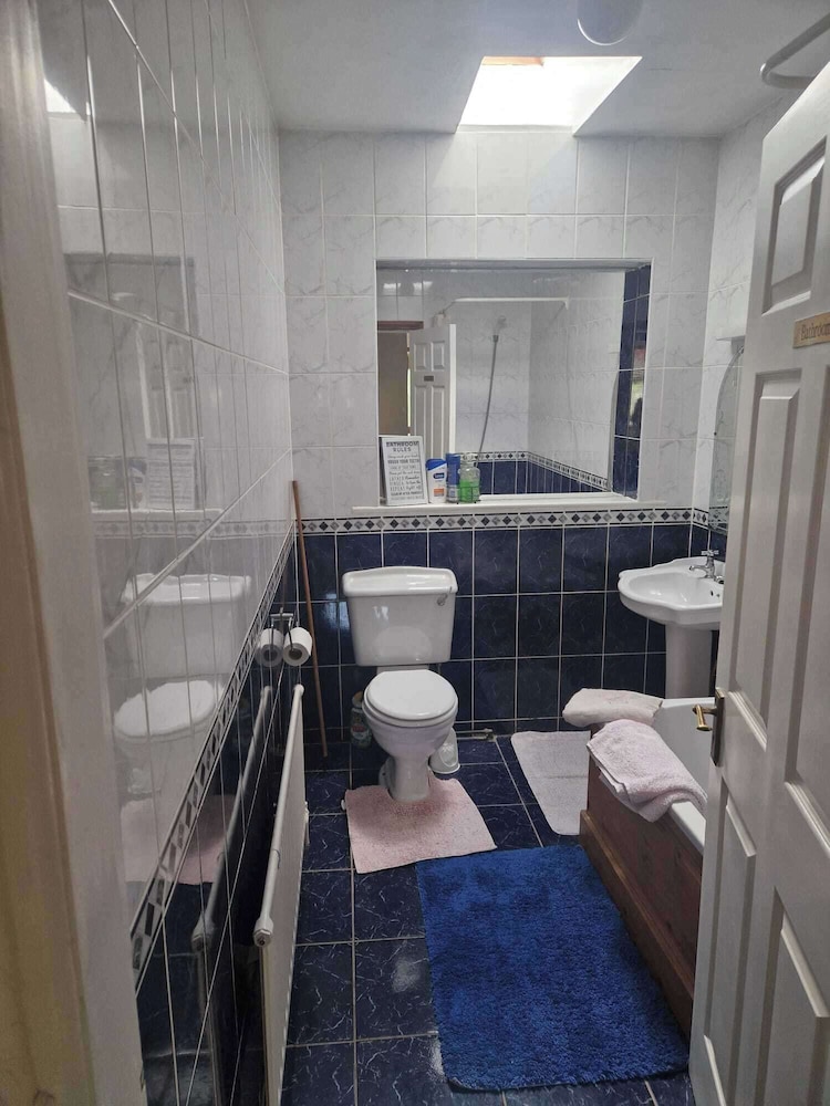 The Railway Lodge, 4 Bedrooms, Sleeps 11, Pets Ok