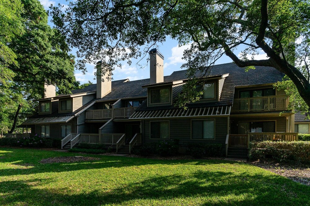 Clean and comfortable 2 bedroom 2 bath villa - 12G Richmond Park 2 Villa view 5