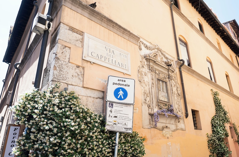 Campo De' Fiori Apartments