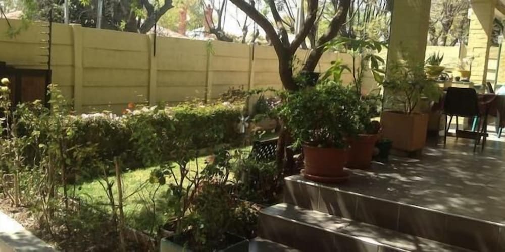 Cottage in Orange Grove