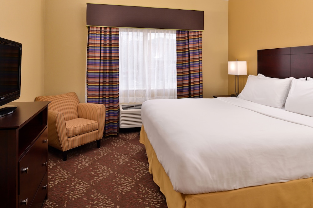 Holiday Inn Express  Suites Cincinnati-N/Sharonville, an IHG Hotel - Property Image 2