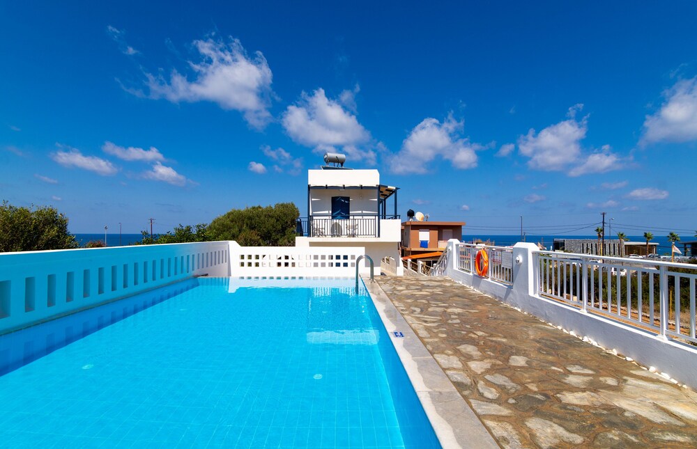 Okirroi Villas