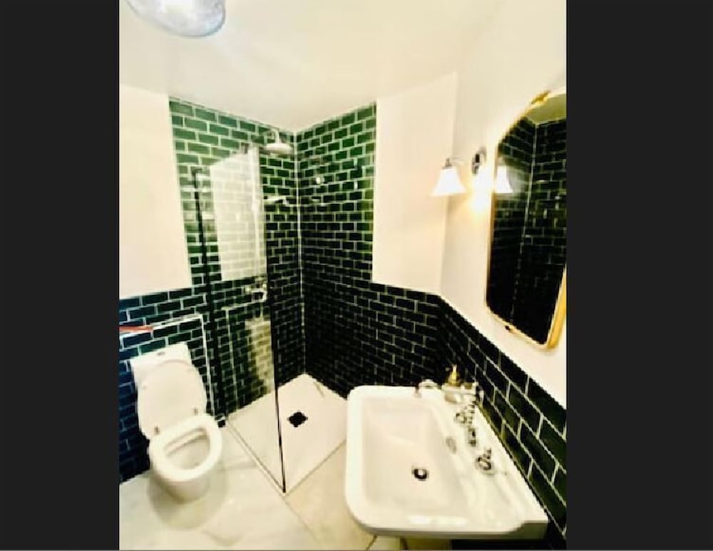 Luxury 1 bed. in Center Terrace&Parking view 4