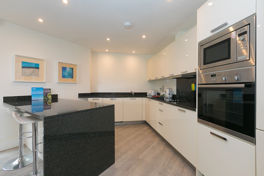 Peninsula Apartment 2