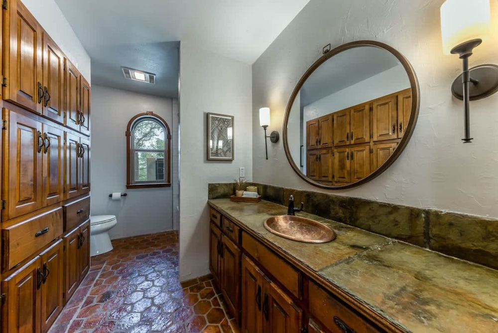 Spacious 90-acre Ranch Ideal for Families Reunions Events Sleeps 13 San Marcos River Access