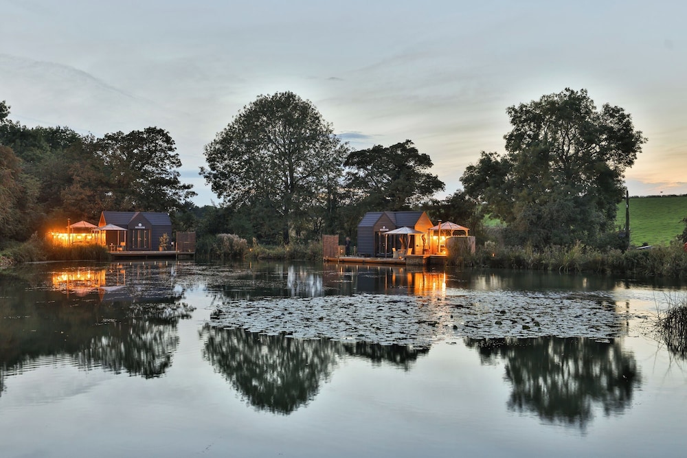 The Shepherds Hut at Bridge Lake Farm & Fishery
