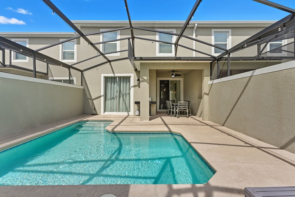 Chic & Fun Family Stay 10 Mins to Disney