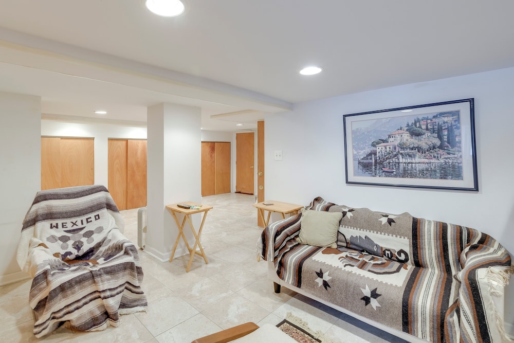 1 Mi to East Falls Station: Home w/ Office!