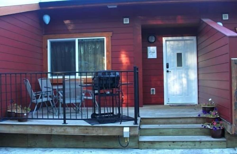 Crooked Tree Guest Suites