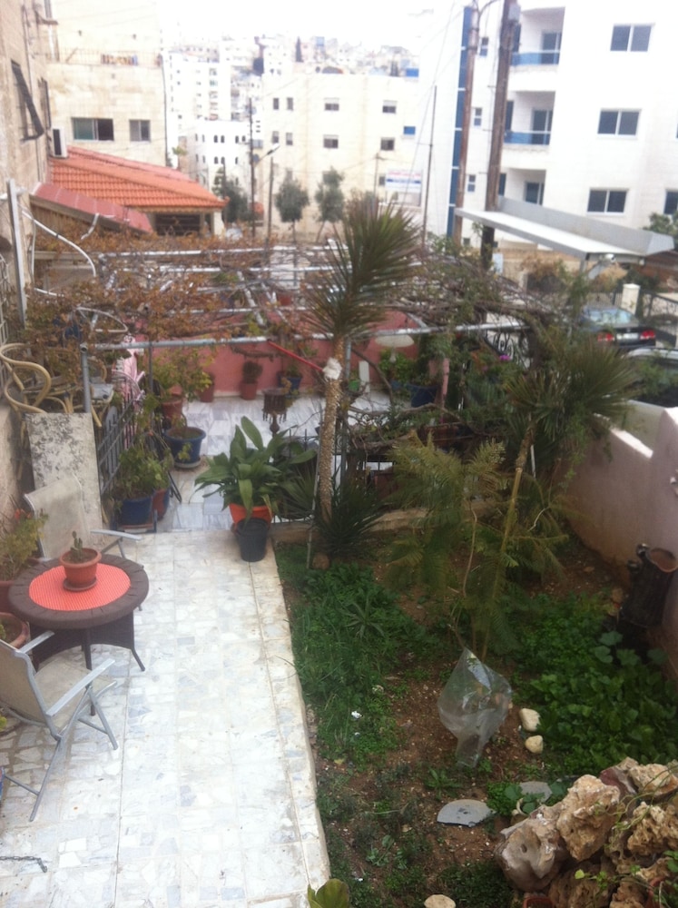 Mutaz Apartment