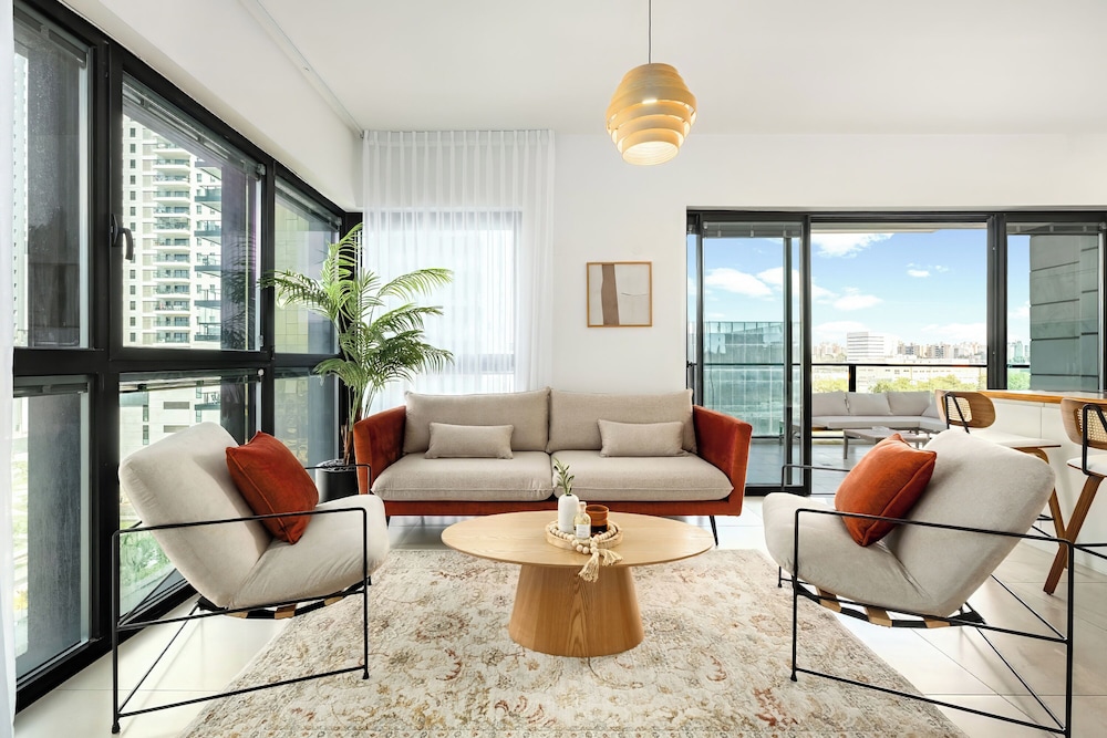 Luxury Tower 3BR Beach View High Floor