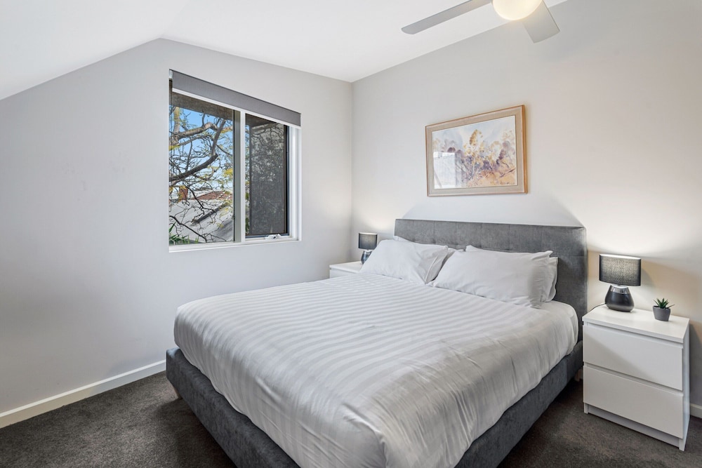 Convenient Bayside Living at the Edge of the City
