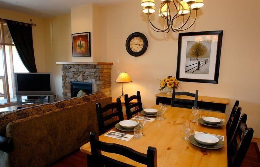 Sullivan Stone Lodge by Rocky Now view 4