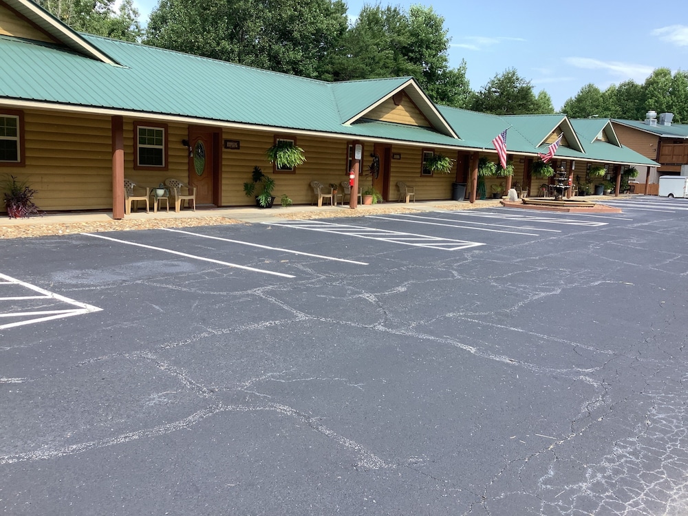 Nacoochee Valley Lodge