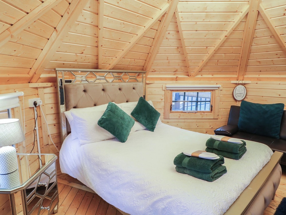 Hexagon Hut - Dec Update