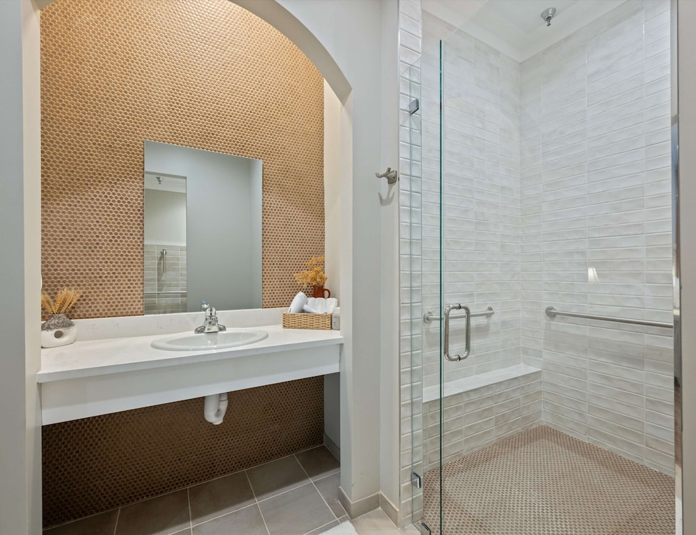 Carters Court Grand Escape