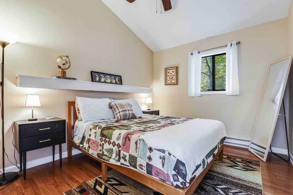 Hot Tub, Fire Pit & Barrel Sauna: Poconos Abode view 2