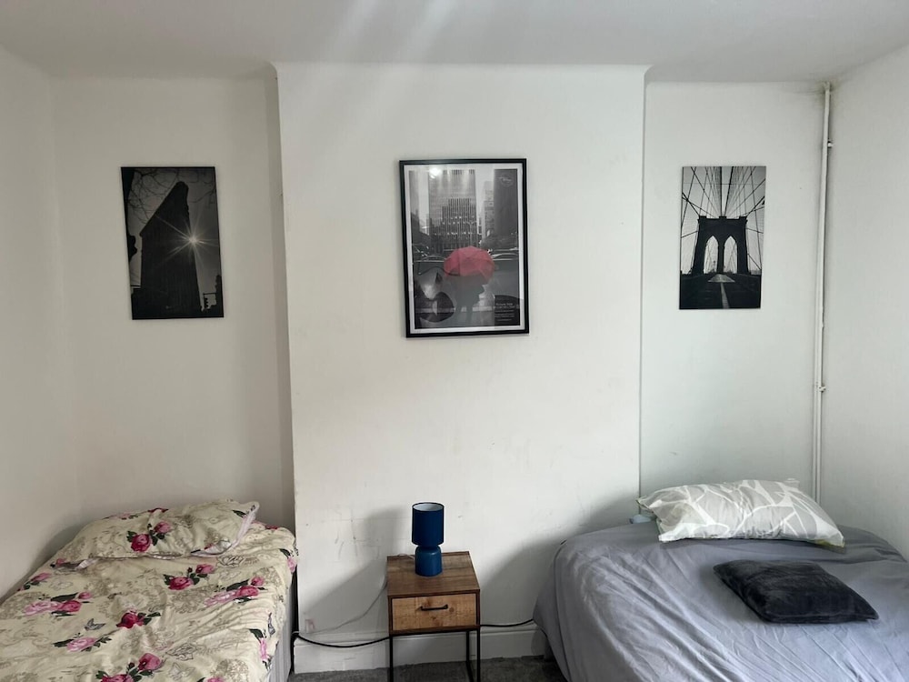 Albans Road Apartment - 4 Bedroom Luxury Stay