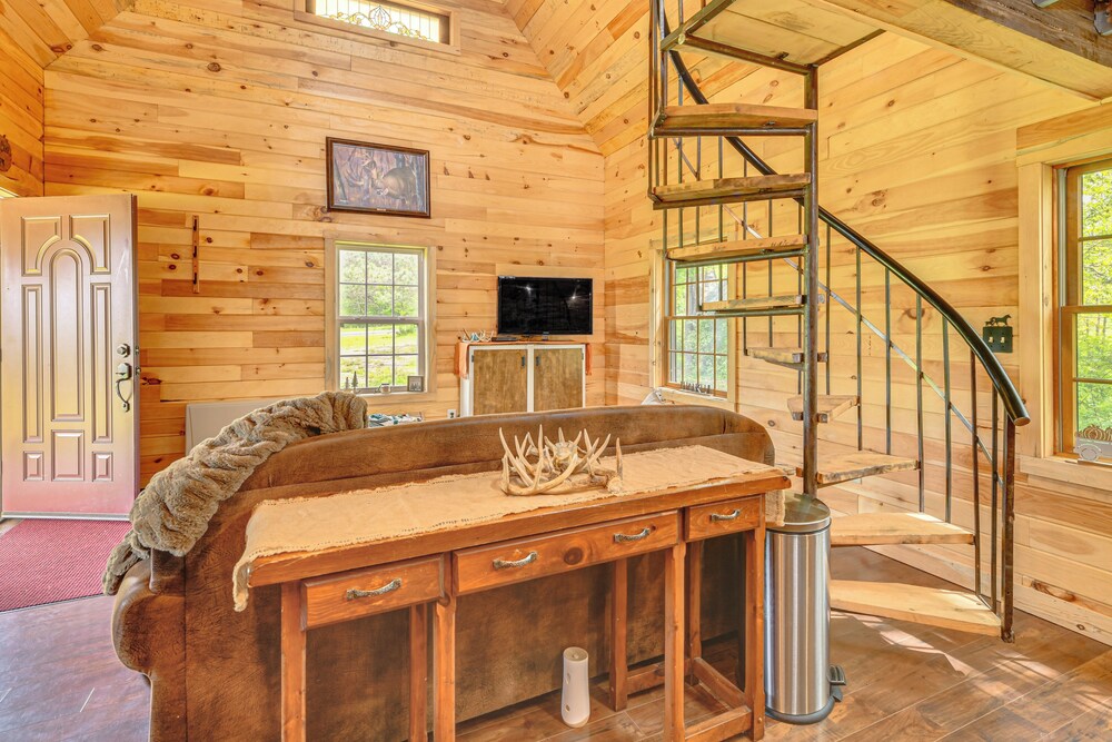 Escape to Nature: Secluded Mcdonough Cabin!