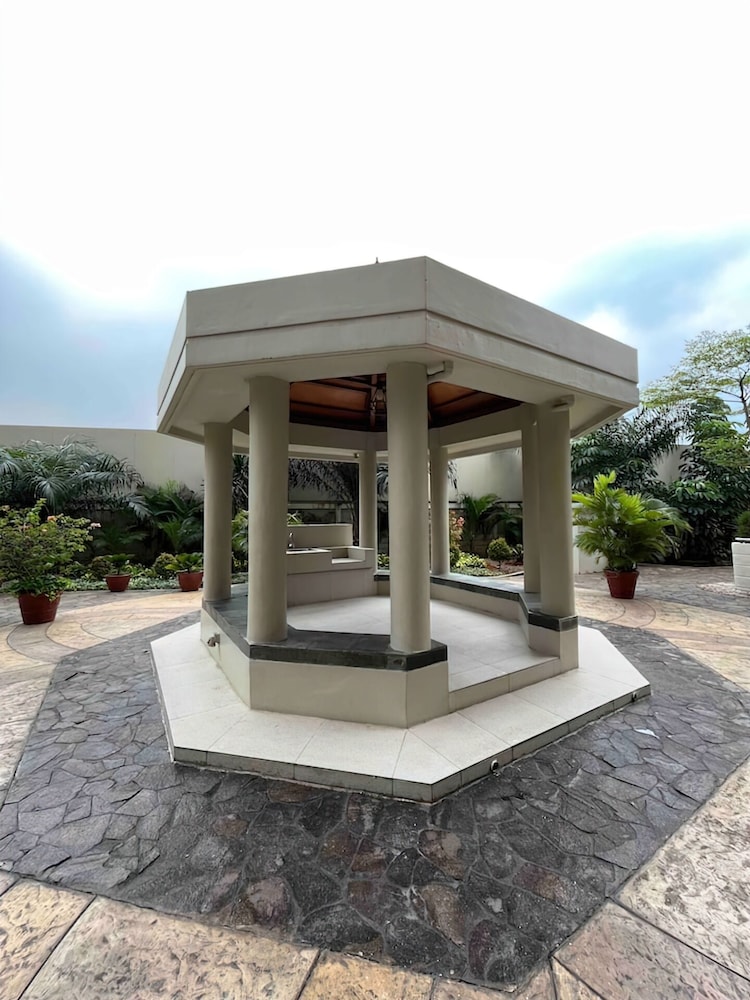 Salute de Madison Park Apartments