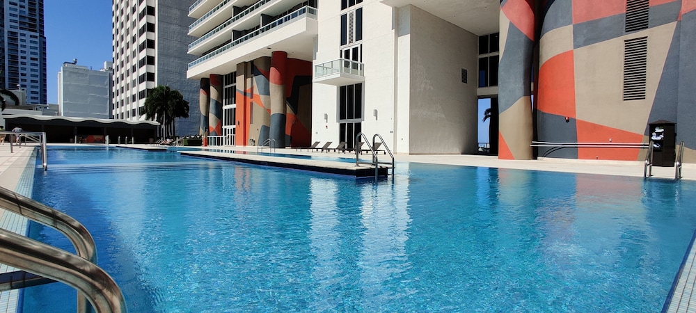 Luxury Apartments at 50 Biscayne