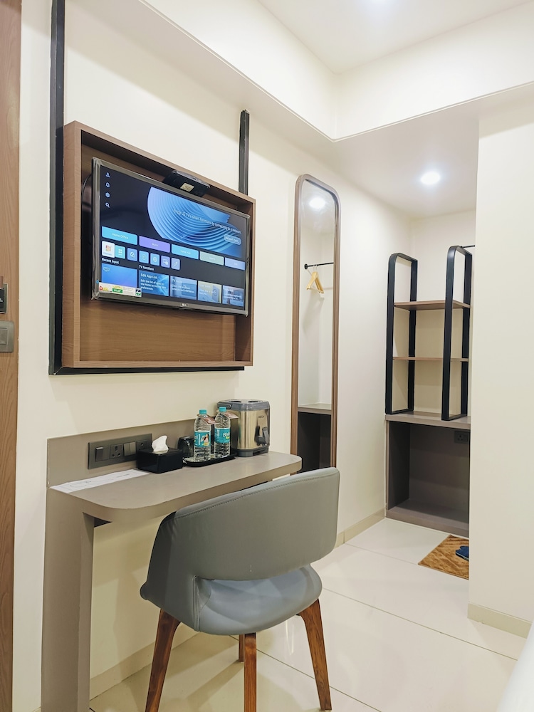 Hotel Maskan Surat