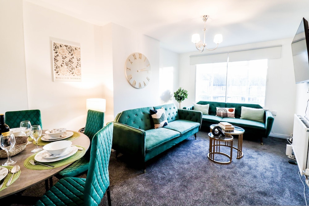 Lovely 3 Bedroom Maisonette