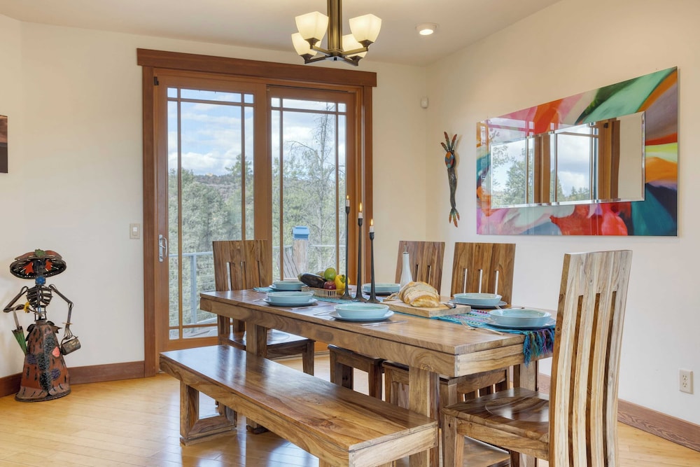 Cathedral View by Avantstay Pool Table + Hot Tub