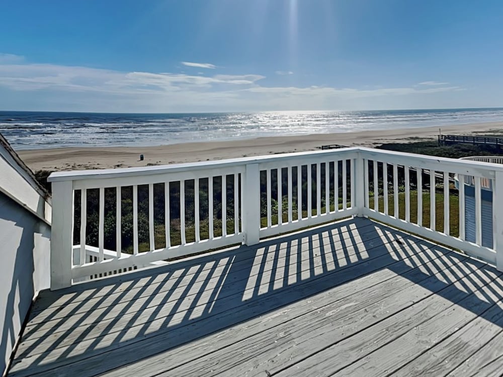 Beachfront Dolphin by Ryson Vacation Rentals