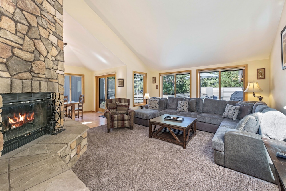 15 Lassen Ln 4 Bedroom Home