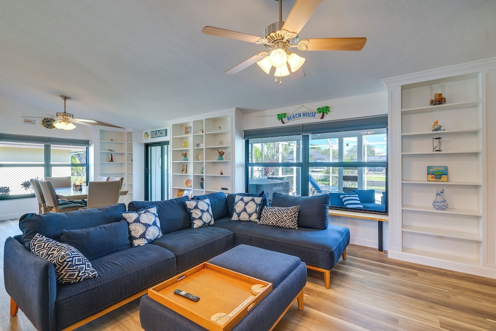 Canal-front Gem w/ Hot Tub, Foosball in Cape Coral