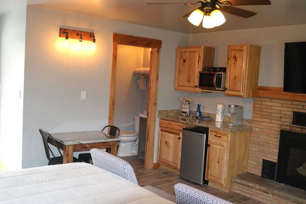 Columbine Inn
