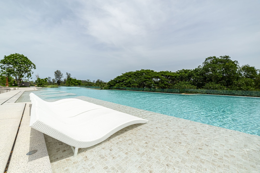 Seaside 2BR 200 m to BangTao beach