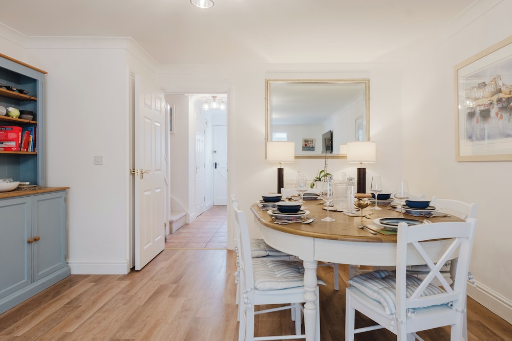 Stylish Retreat with Garden in Tetbury