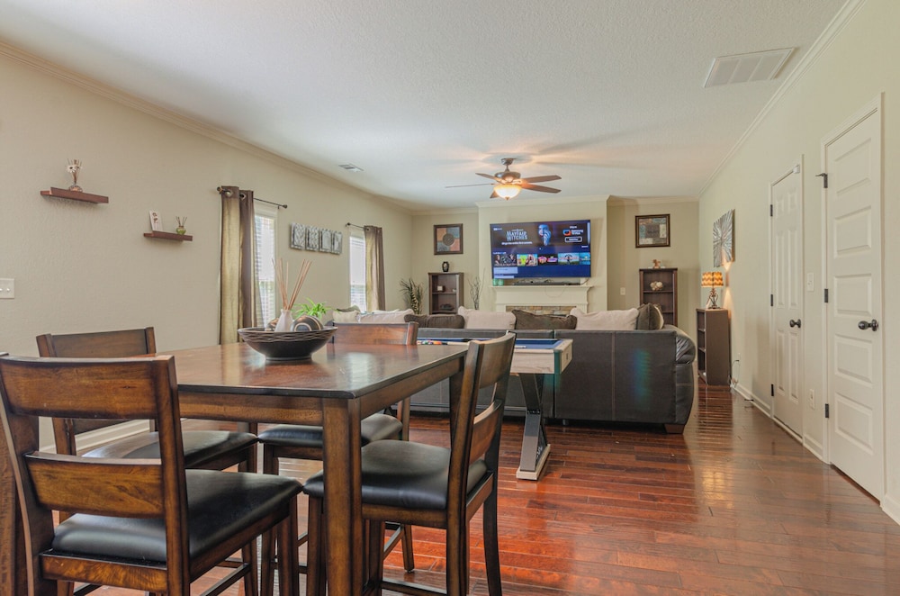 Serene Family Hideaway 4Br w Pool Table