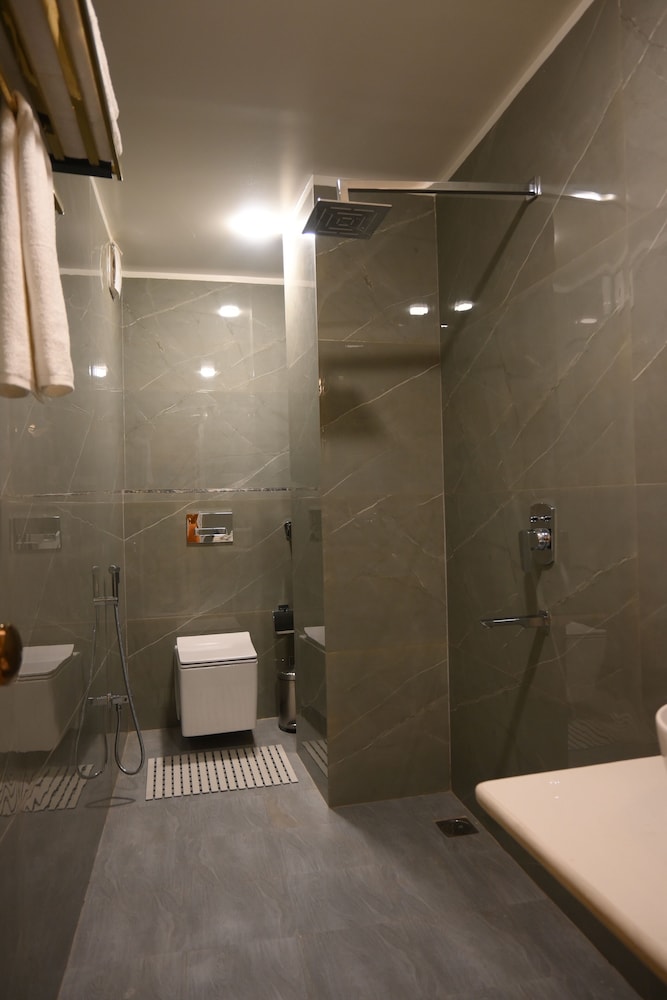 Hotel Kashi Crown