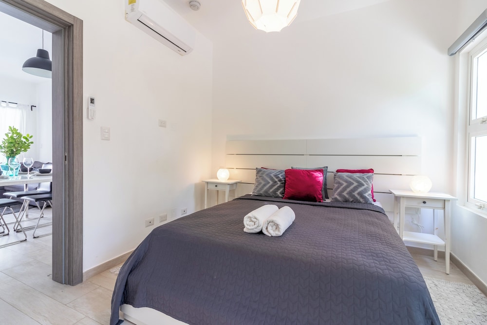 Modern 2BR Apartment - Paseo del Mar