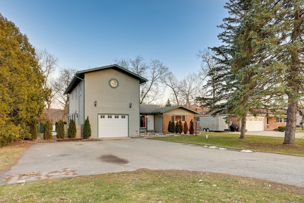 Lakefront Hartland Cottage w/ Patio & Fire Pits! view 5