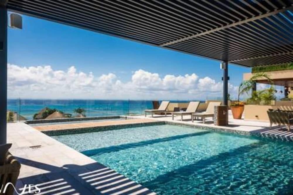 2 Br. With Rooftop Pool and Stunning Ocean View