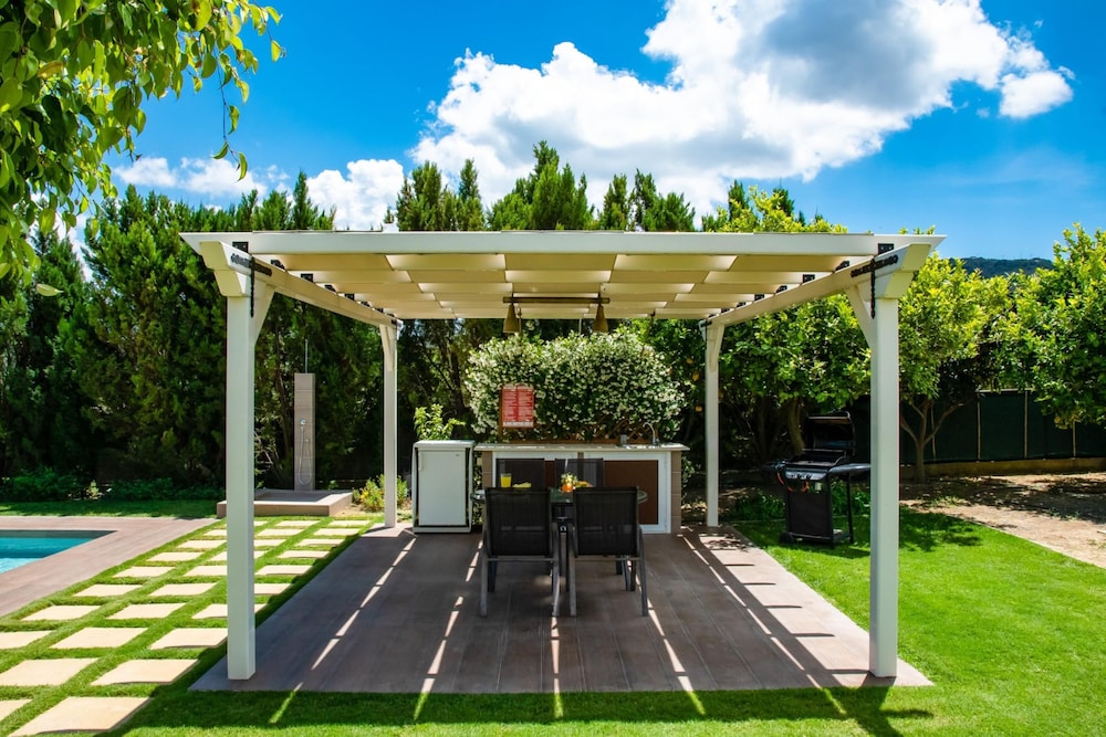 Villa Dimokratia