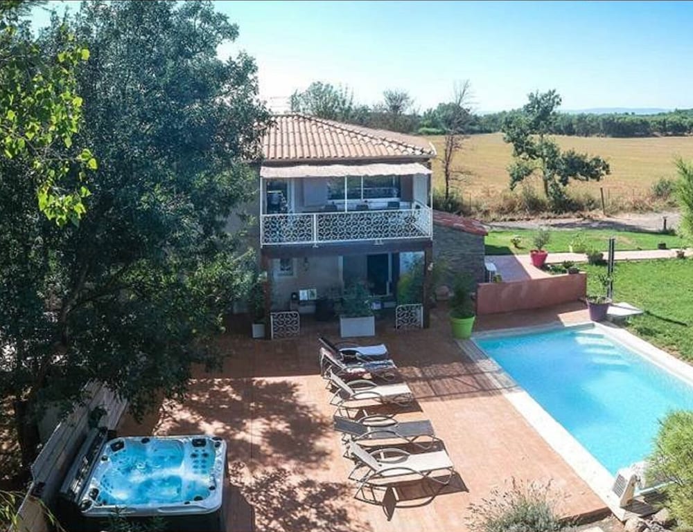 Villa Alyzea
