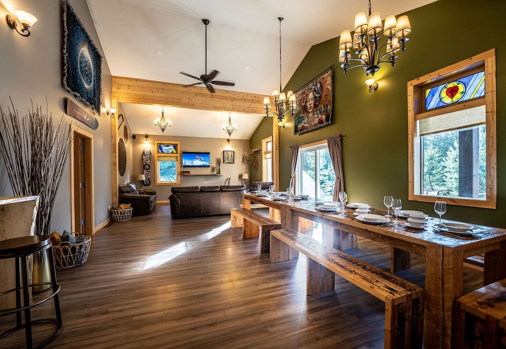 Perch for Four by Revelstoke Vacations - Image 3