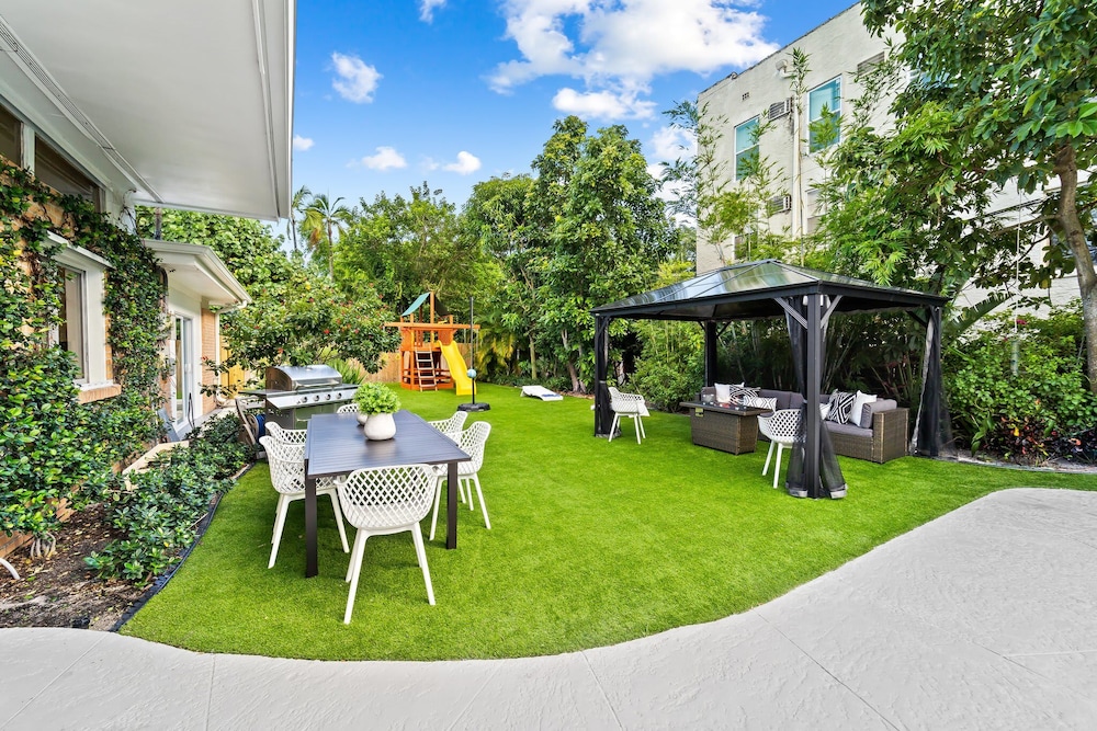 4BR Intracoastal Retreat With Pool, Games & More!