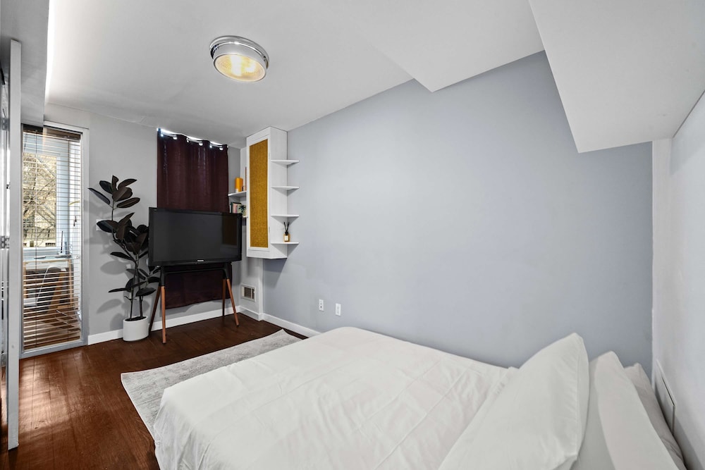 Dekalb by Rove Travel Duplex Loft w Terrace