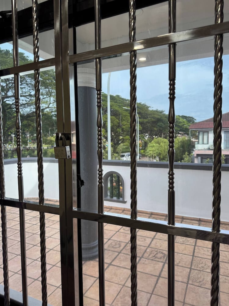 Cozy Johor Bahru Home With Family Room and Unblock Balcony View