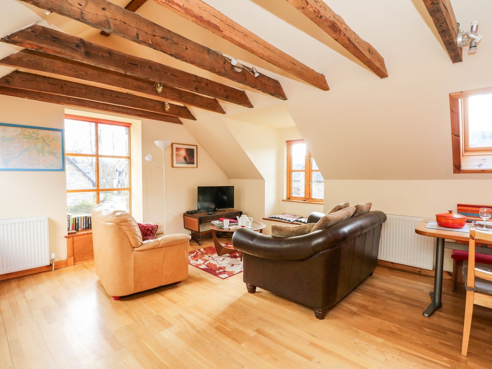 Larch Cottage view 3