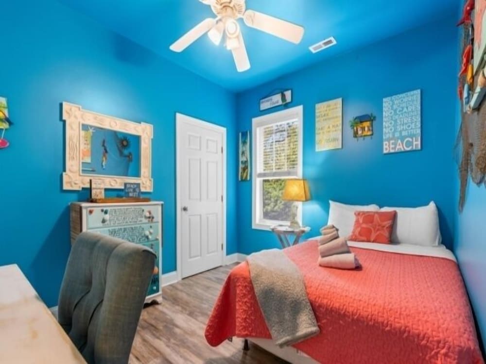 Atlantis Blue - Relaxing Beach Getaway Home Directly Across The Street From Beach Access! 5 Bedroom Home by RedAwning