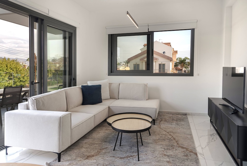 Phaedrus Living: Limassol Opalia Residences Ruby