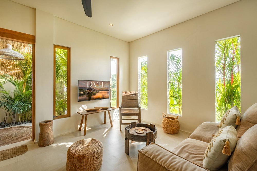 Rice Field Villa with Rooftop Jacuzzi