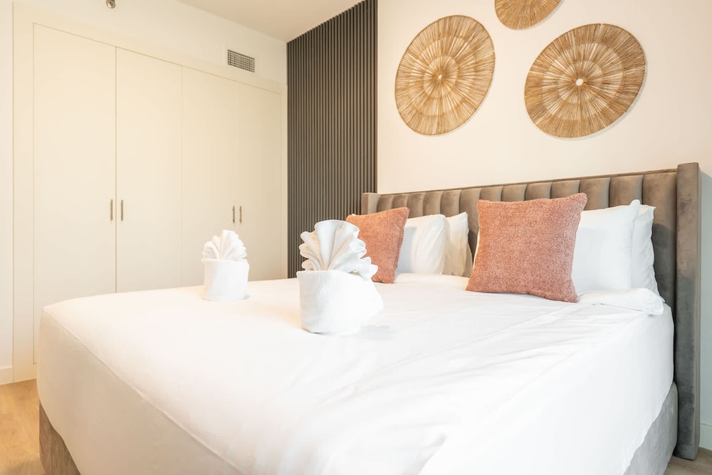 Cozy 1BR Gem in Marina With City Views